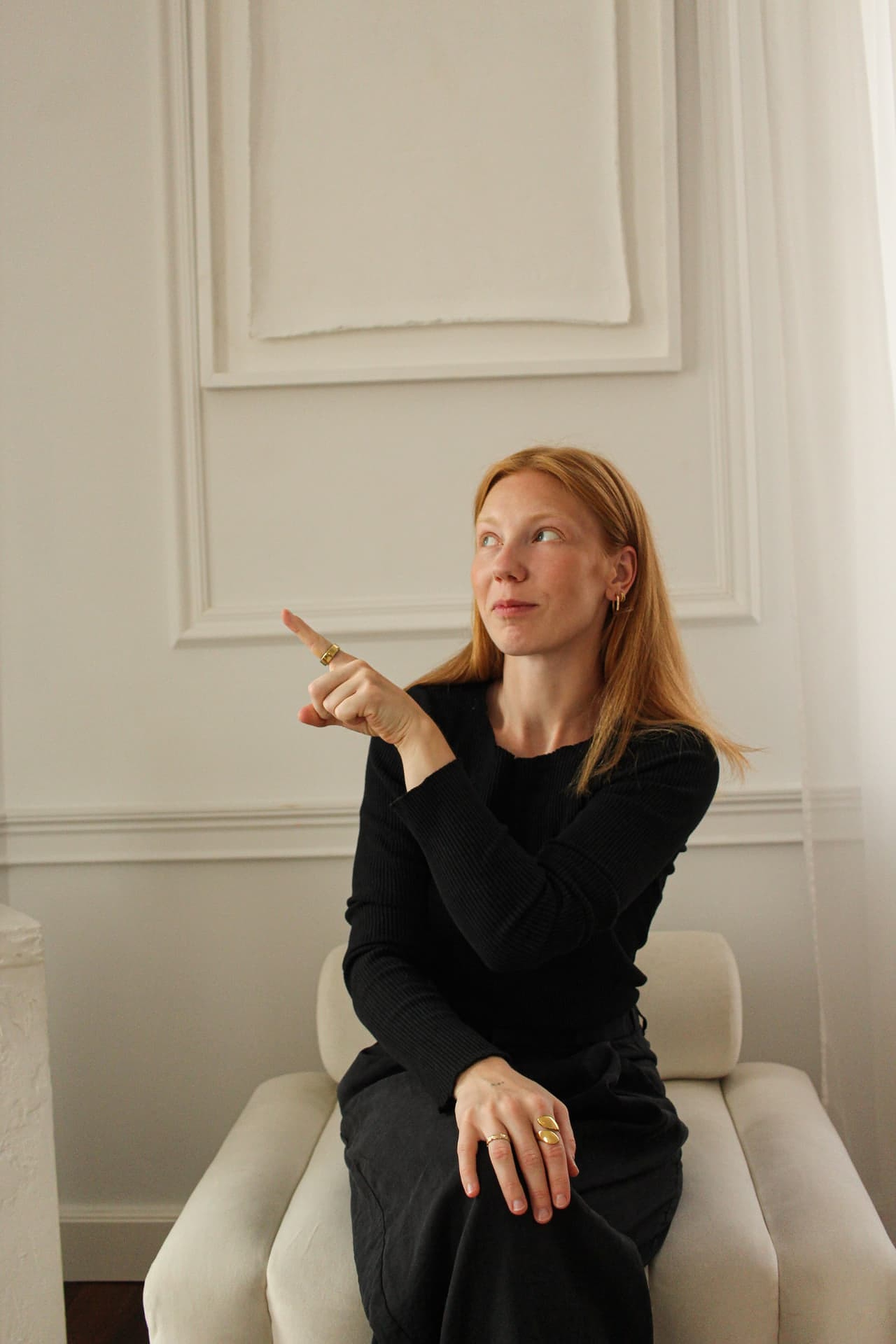 Marianna Gierszewska w jasnym wnętrzu